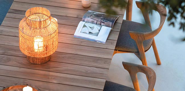 Ethnicraft Möbel Bok Stuhl Set draußen mit Tisch