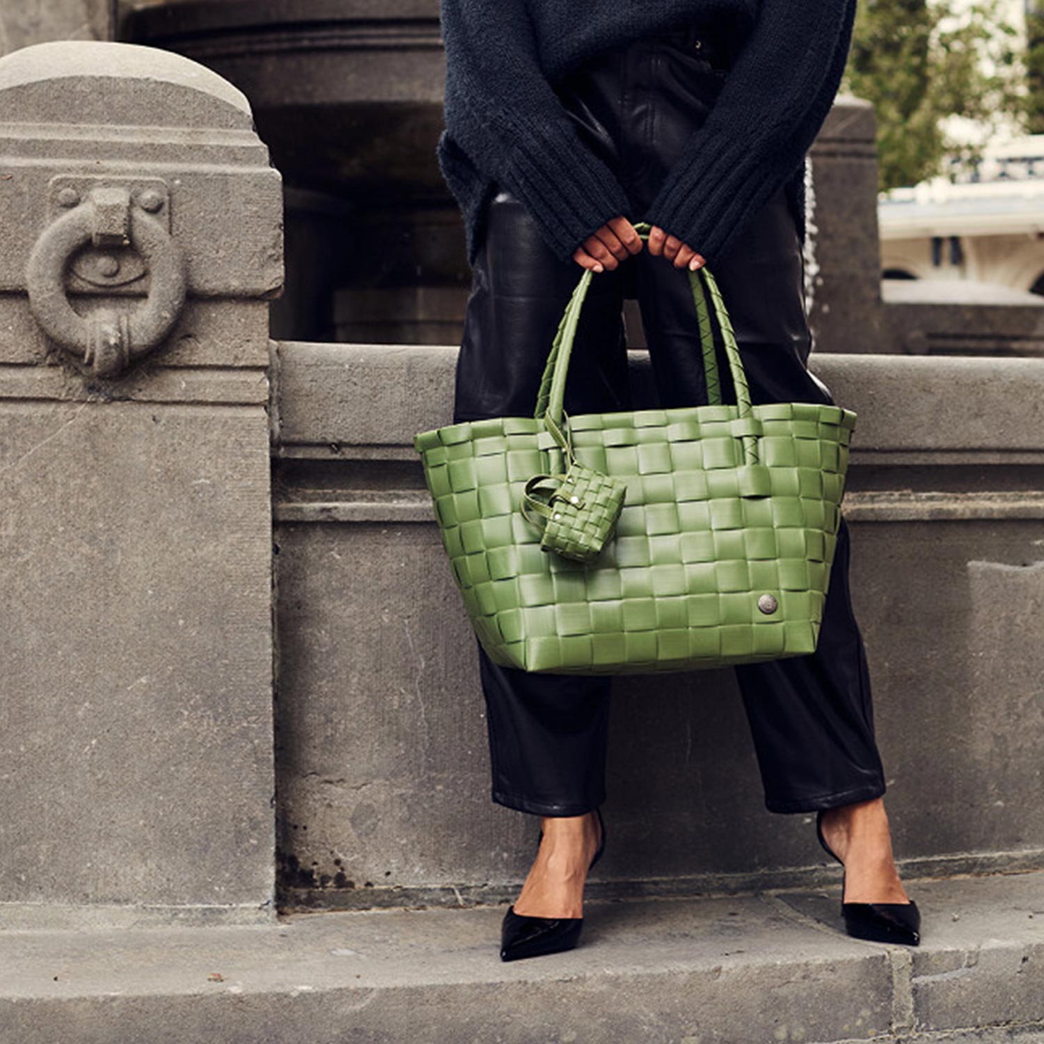 Handed By - Paris Shopper pale grey