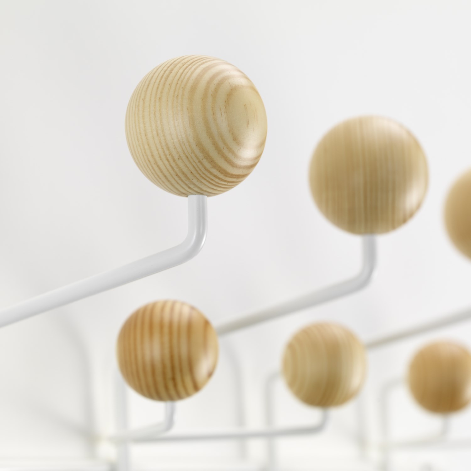 Vitra Hang it all pine white detail