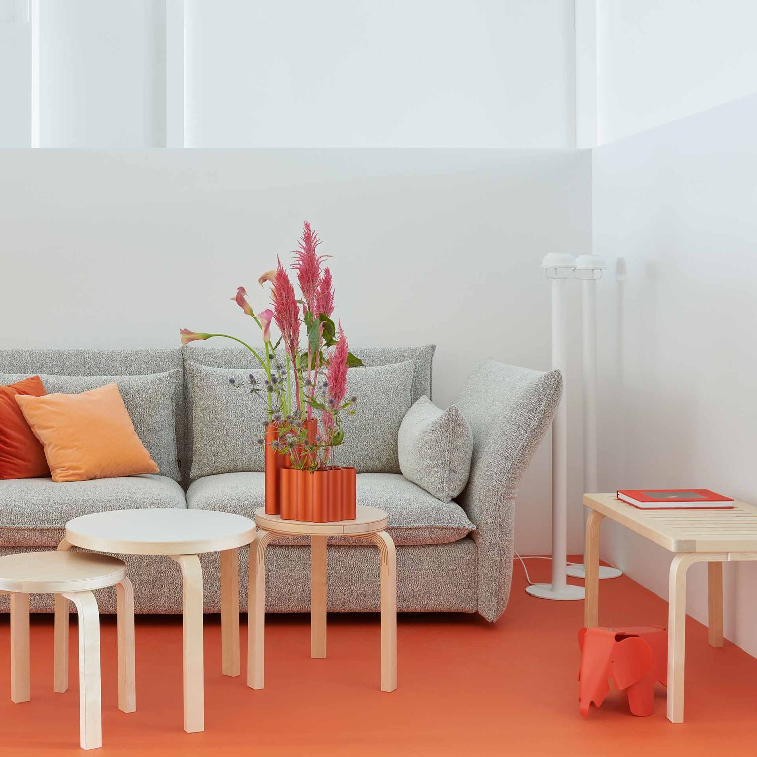 Vitra - Eames Elephant RE small red orange