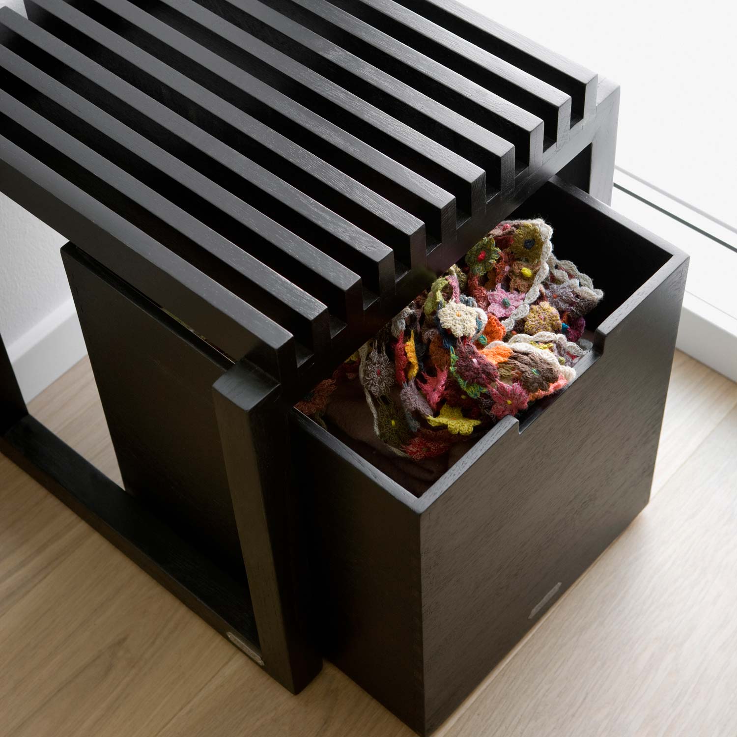 Skagerak Cutter Box gross schwarz mit Hocker 24832