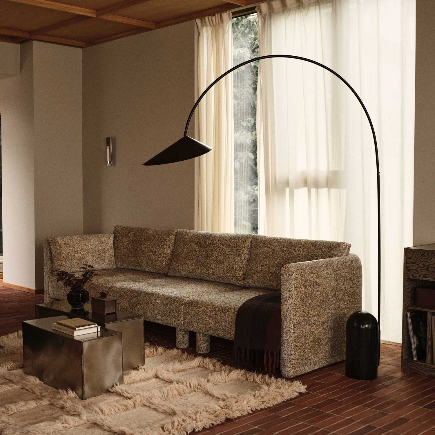 Ferm Living - Arum Bogen-Stehleuchte schwarz