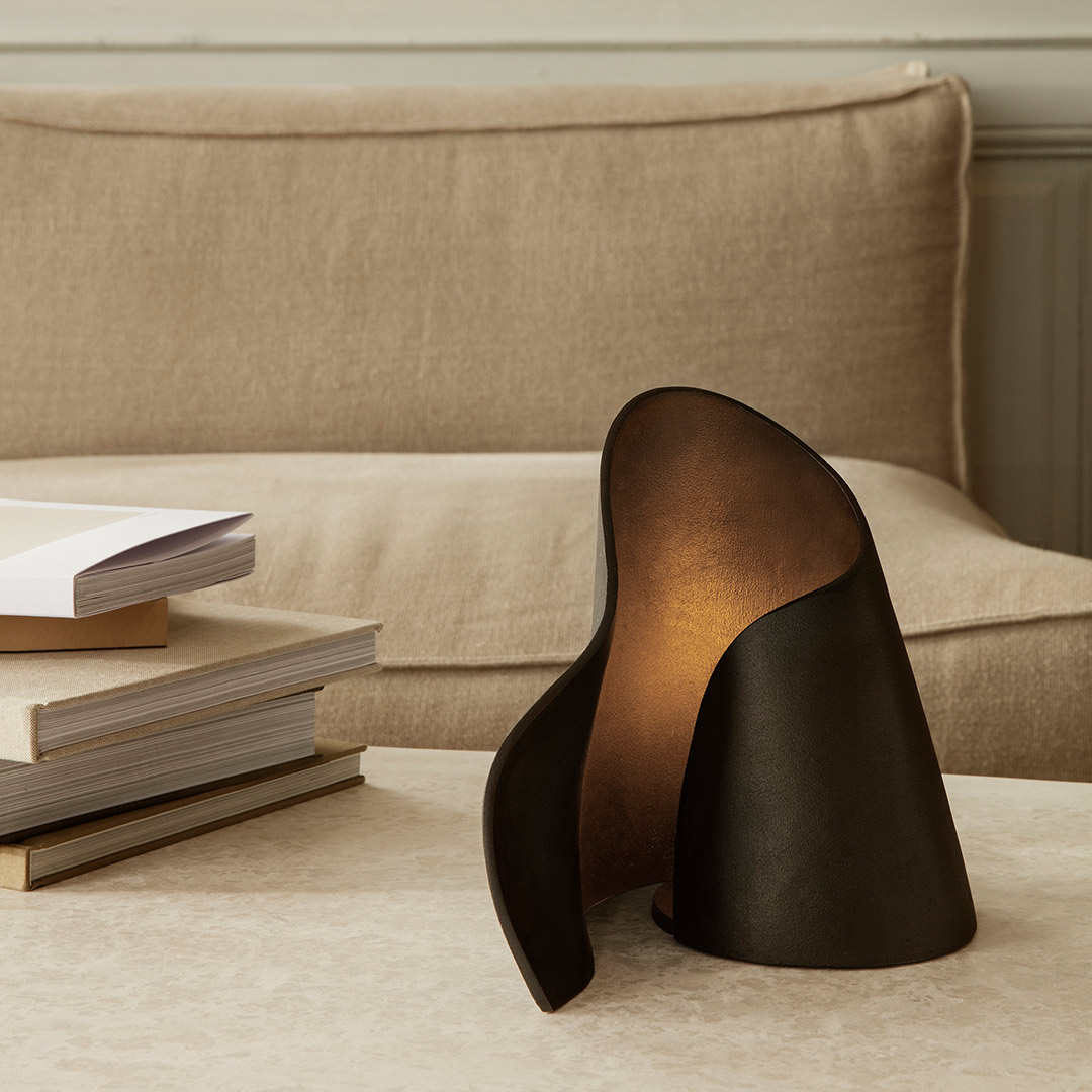 Ferm Living - Oyster Tischleuchte schwarz