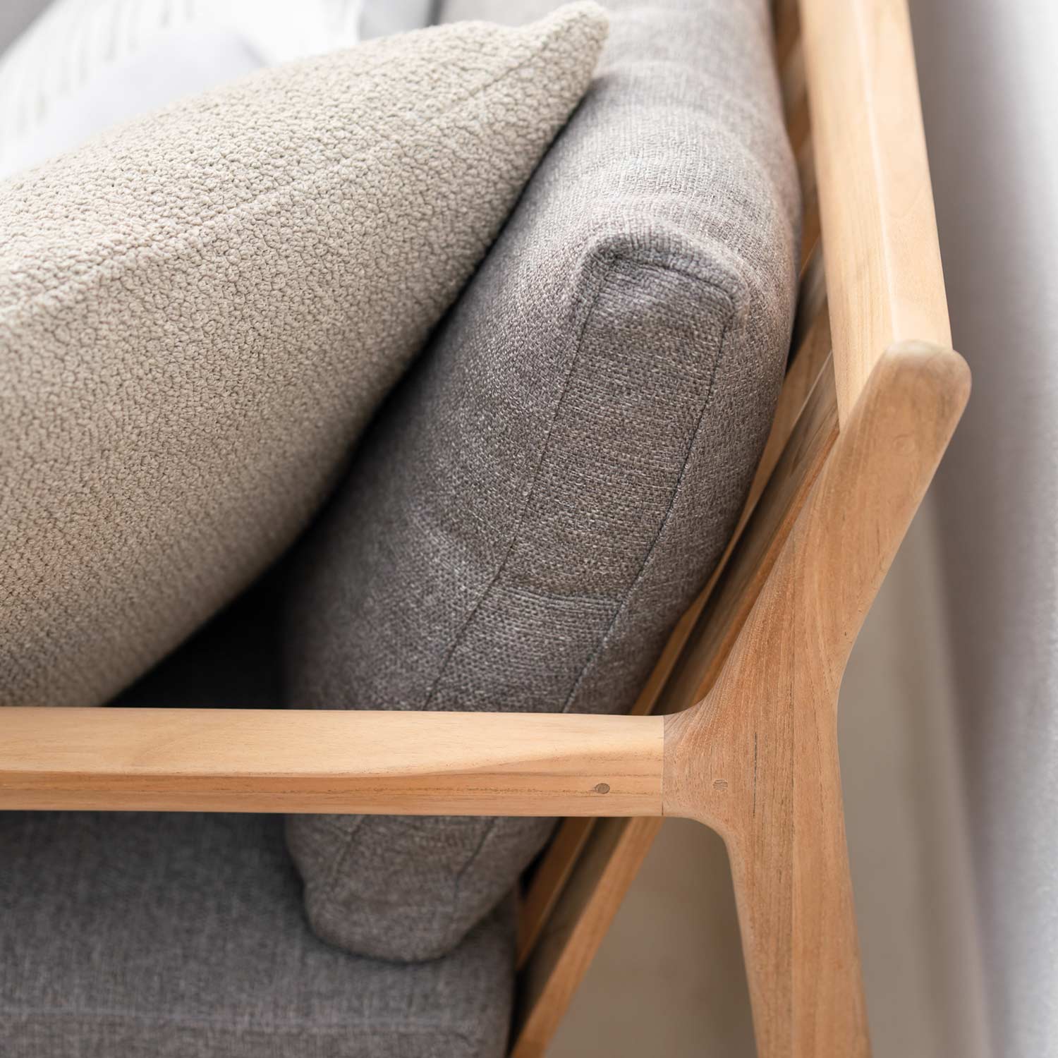 ethnicraft outdoorkissen boucle oat close up ambiente 87978