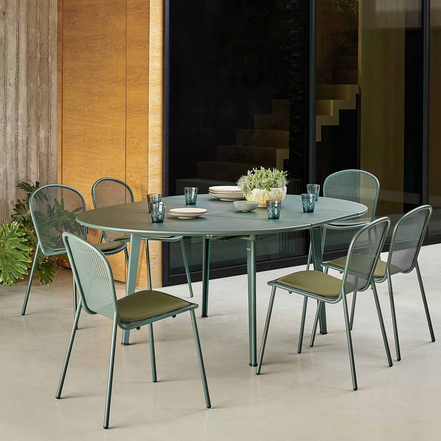 EMU - Plus4 Gartentisch 138x76 cm rund marineblau