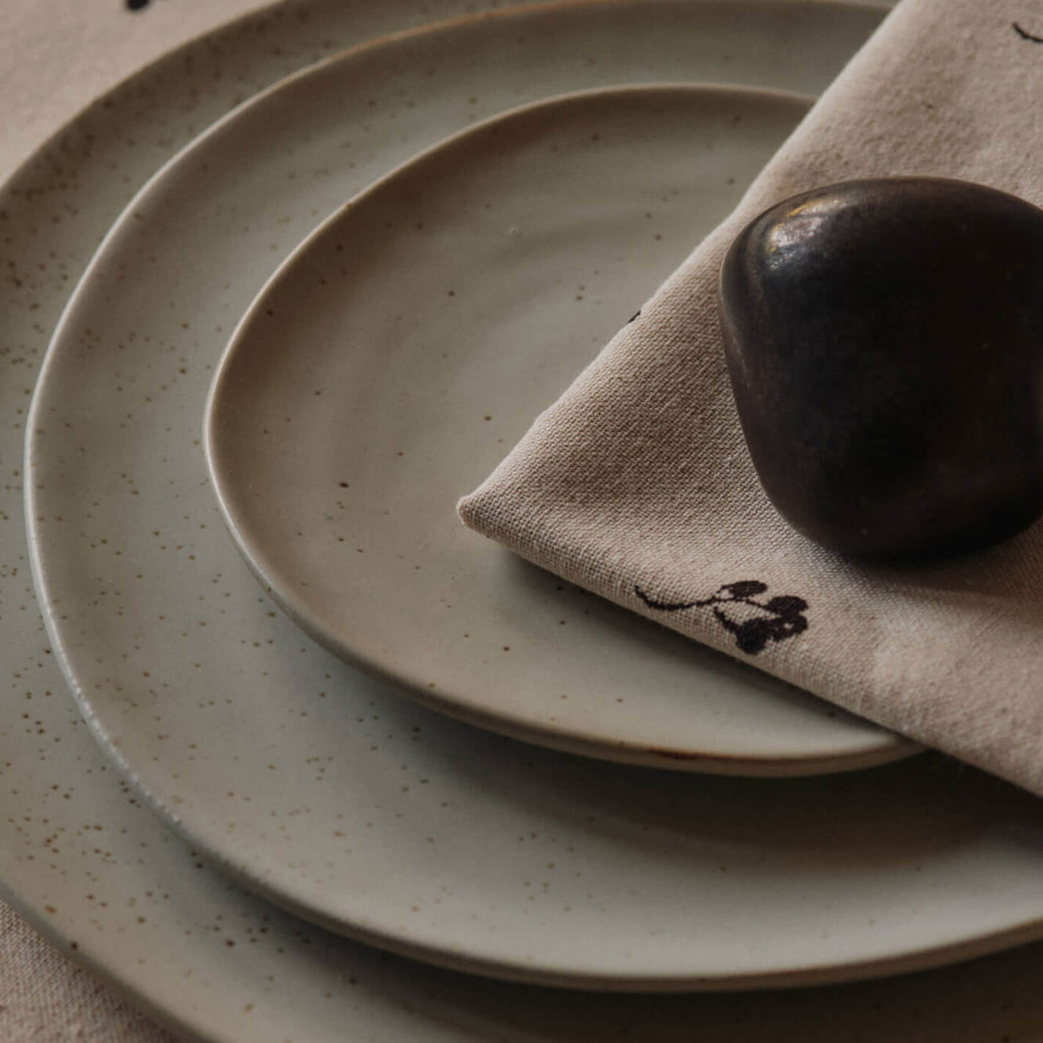 Ferm Living - Baies Servietten 4er-Set natur/dark chocolate