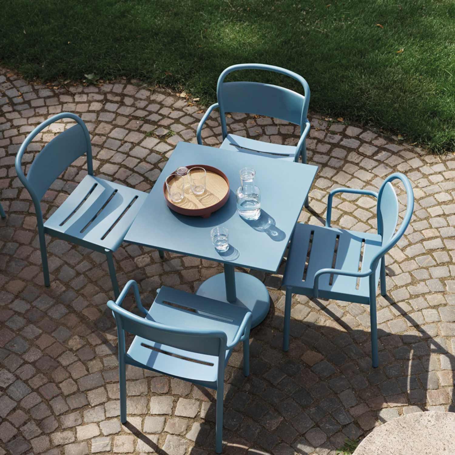 muuto linear steel cafetisch pale blue outdoor 85185