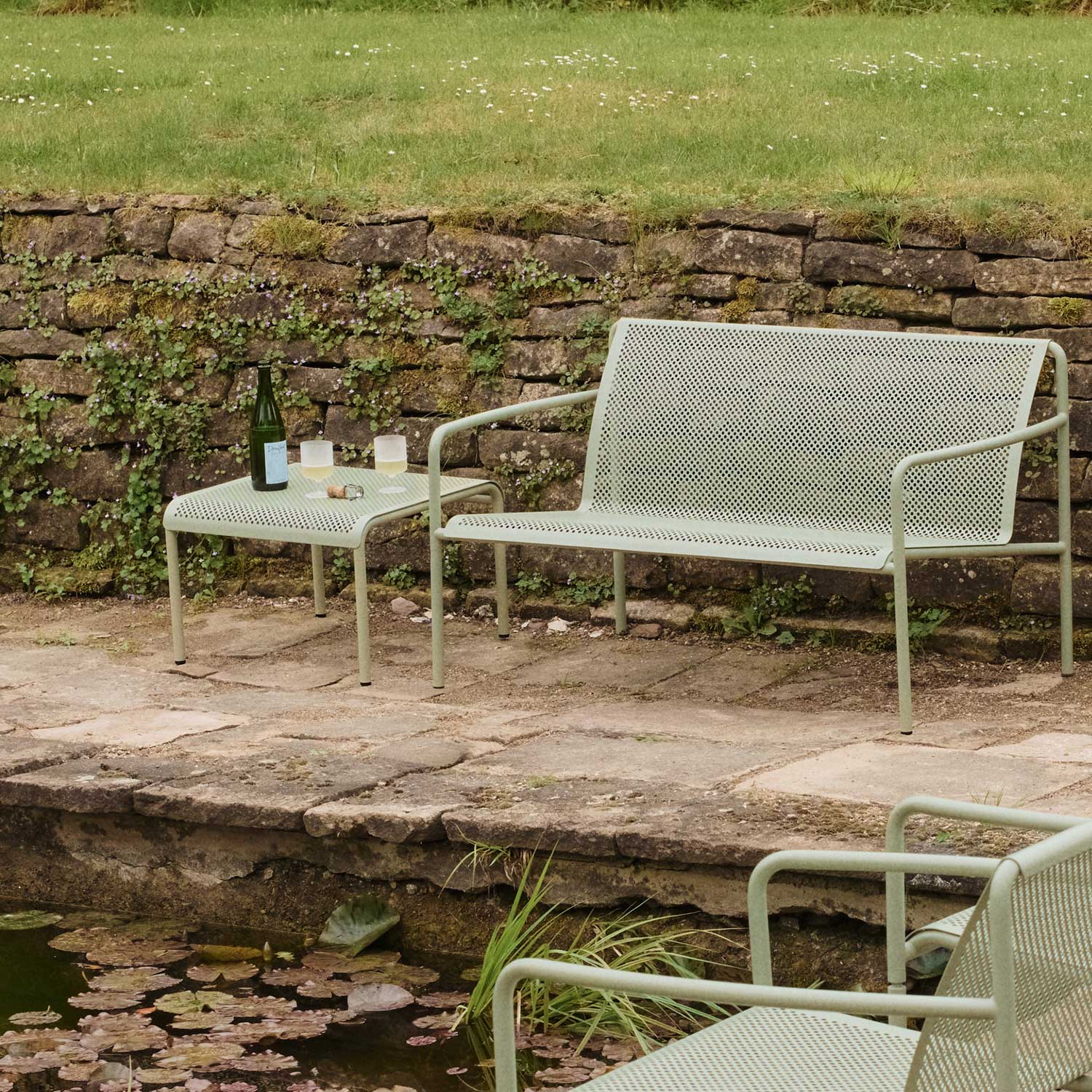 Ferm Living - Dapple Outdoor Tisch niedrig 114x57 cm cashmer