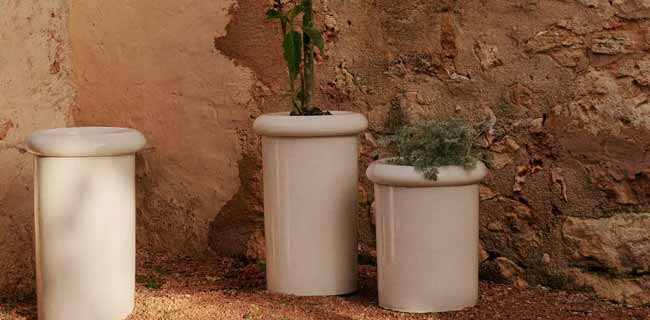 Ferm Living Outdoor Rollo Topf weiß draußen
