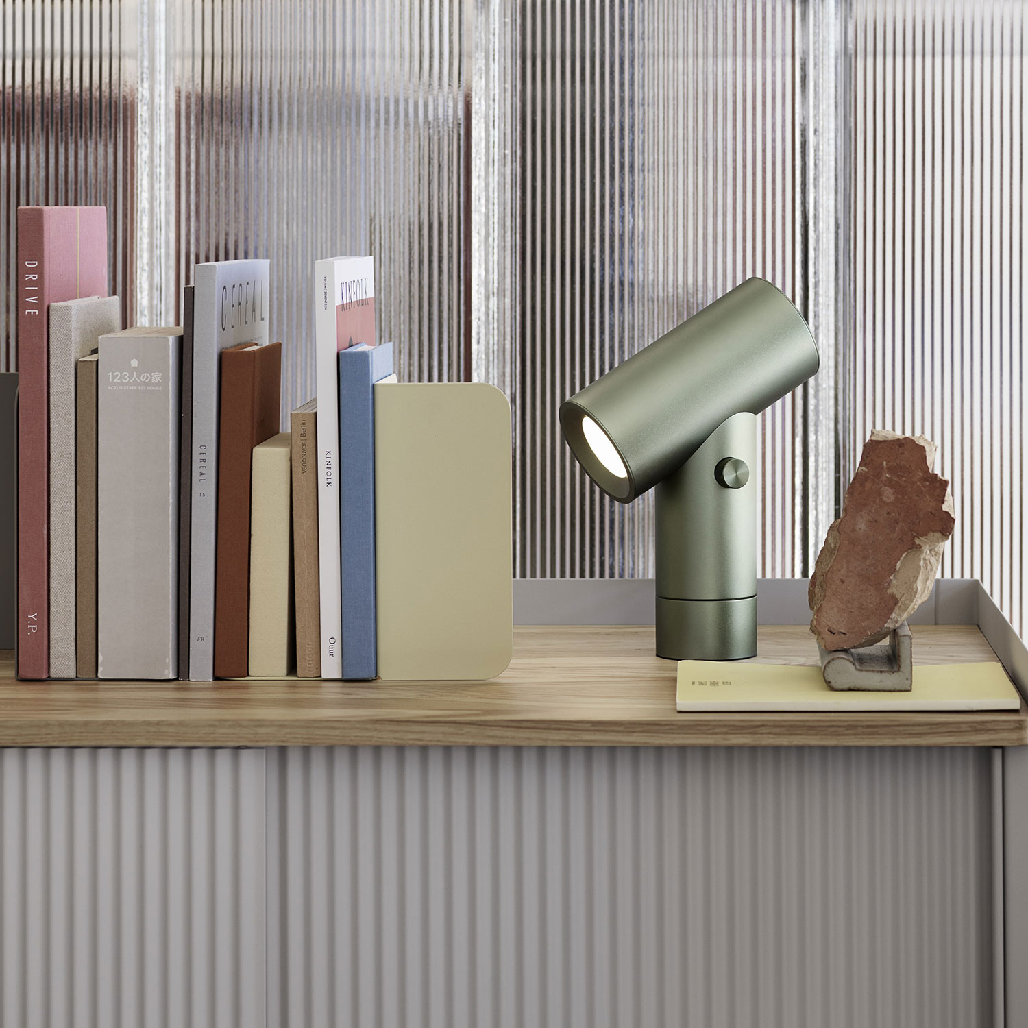 muuto beam green tischleuchte 55906