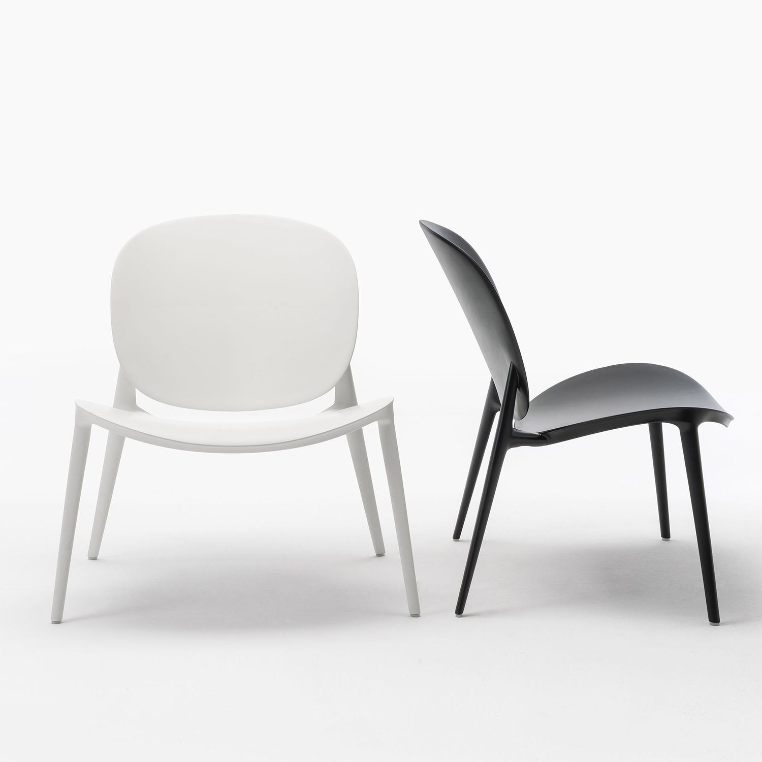 Be Bop Schwarz und Wei zusammen Kartell Sessel