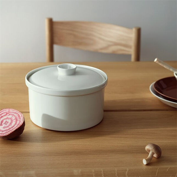 Iittala teema topf auf tisch 103446