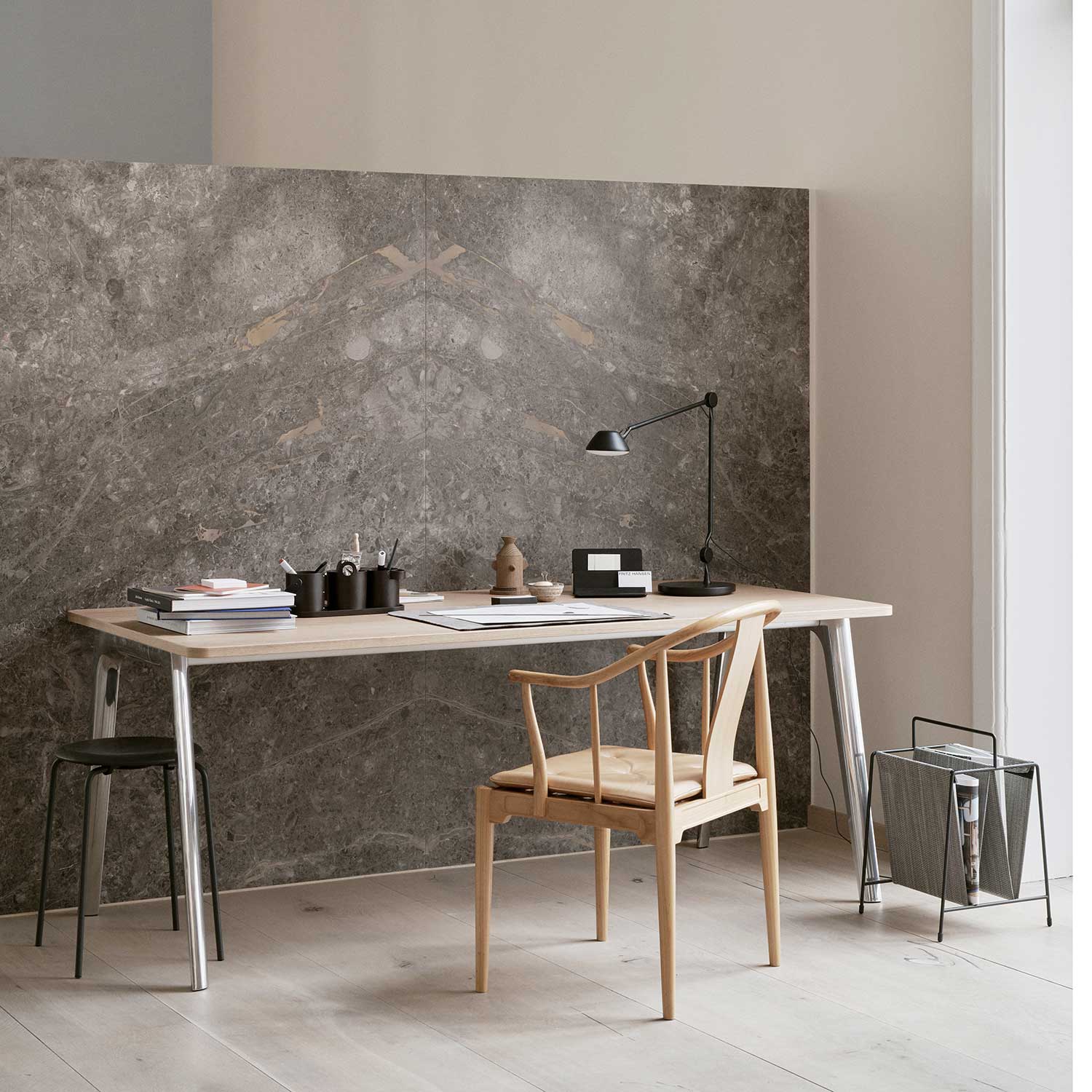 fritz hansen magazin holder am schreibtisch 102064