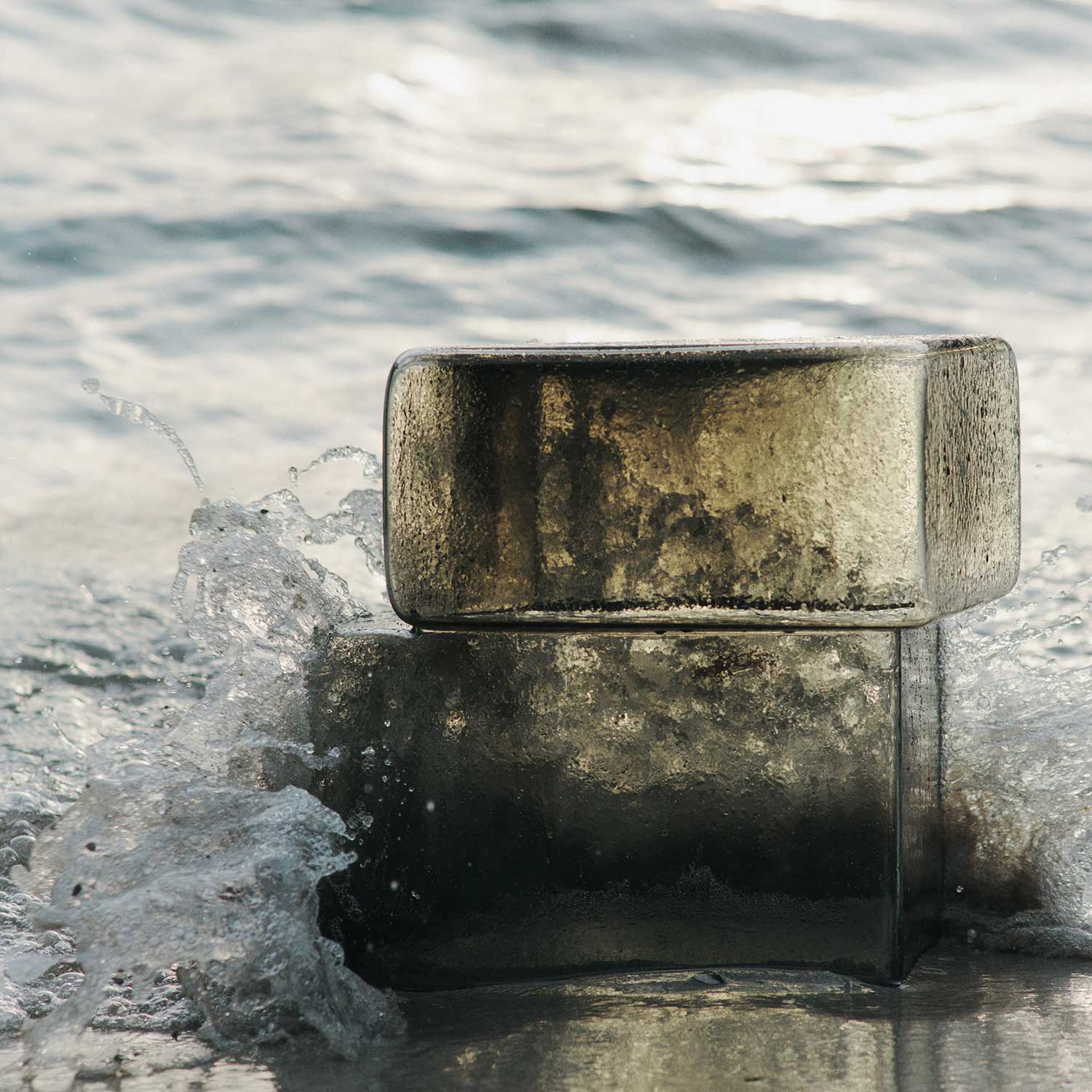 Ferm Living - Oscil Skulptur recycled smoked grey