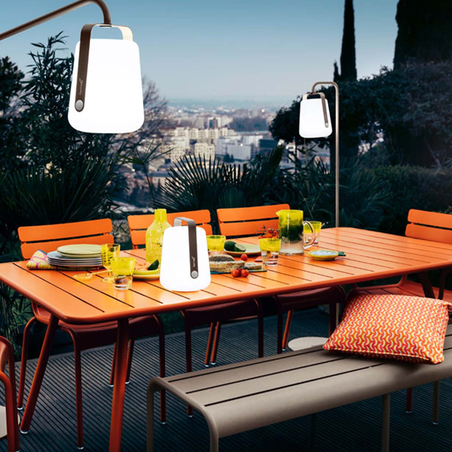 Collections Balad et Luxembourg de Fermob mobilier de jardin et lampe d exterieur