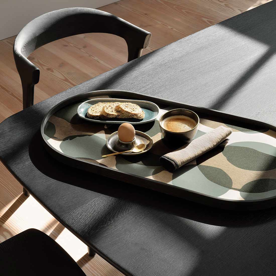 ambiente arc tisch auschnitt oberflaeche fruehstueckstisch ethnicraft 88771