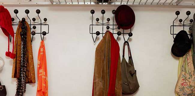 Vitra Hang it all Garderobe in Esche schwarz