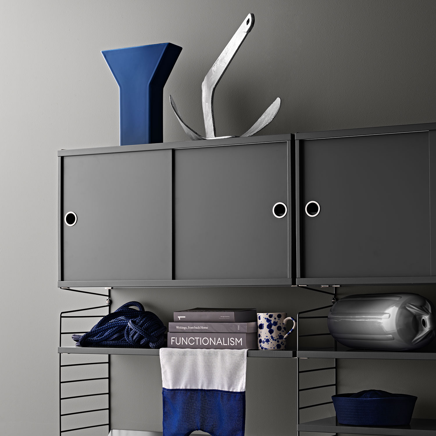 string - Schrank mit Schiebetüren weiß 78x30 cm