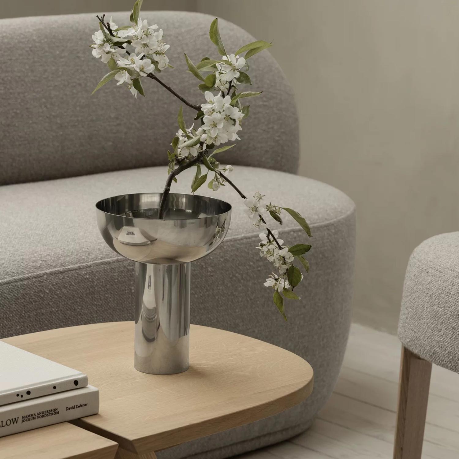 blomus KOUN Zweisitzer mit Blumenarragement 102623