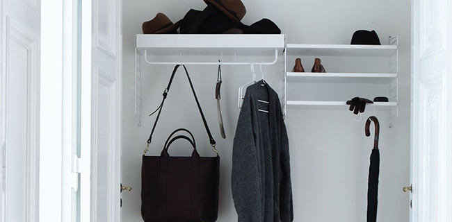 String Regal als Garderobe