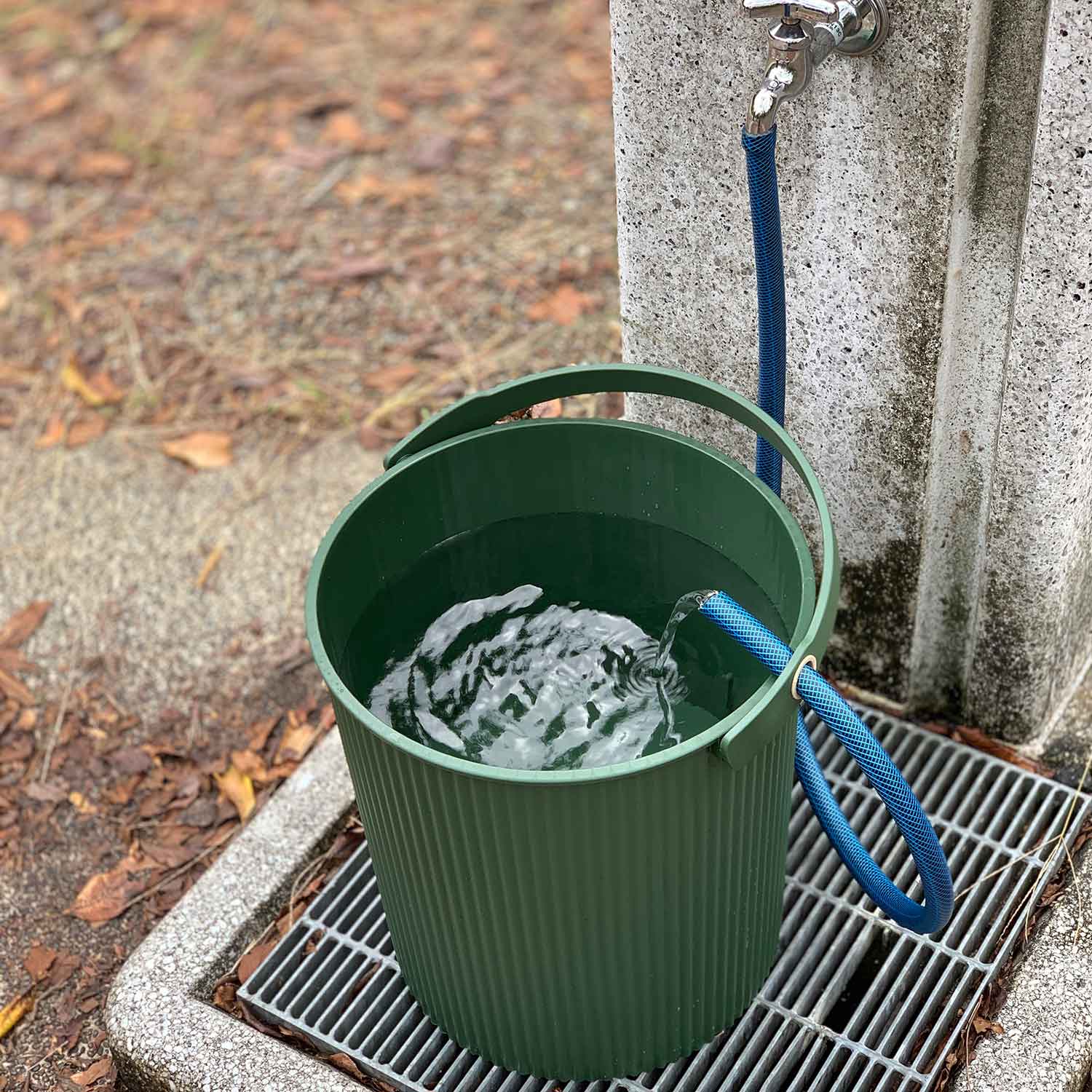 Hachiman- Omnioutil Eimer mit Deckel 20 l flamingo