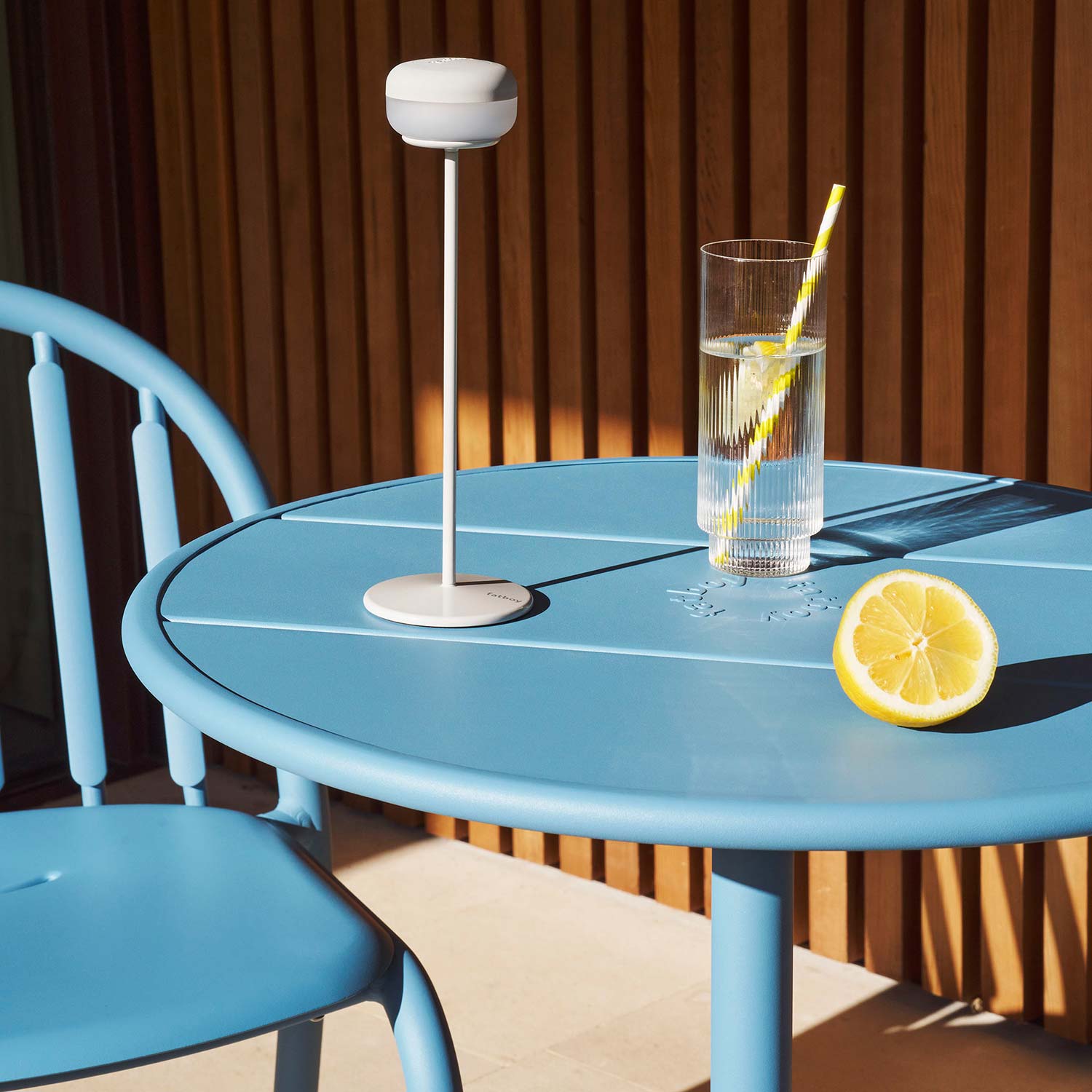 Fatboy - Fred's Outdoor Tisch rund 60 cm blue wave