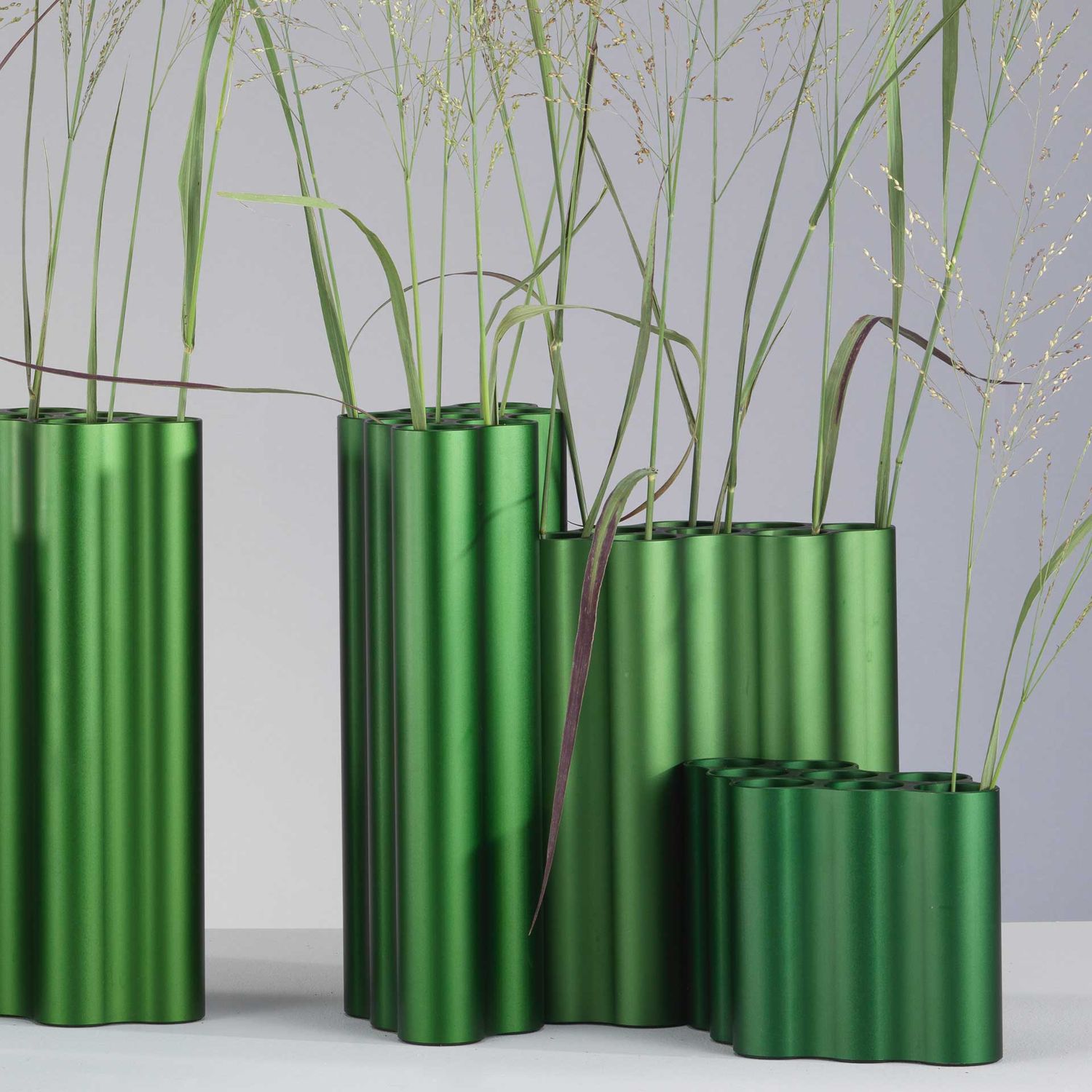 Vitra - Nuage Vase small efeu eloxiert