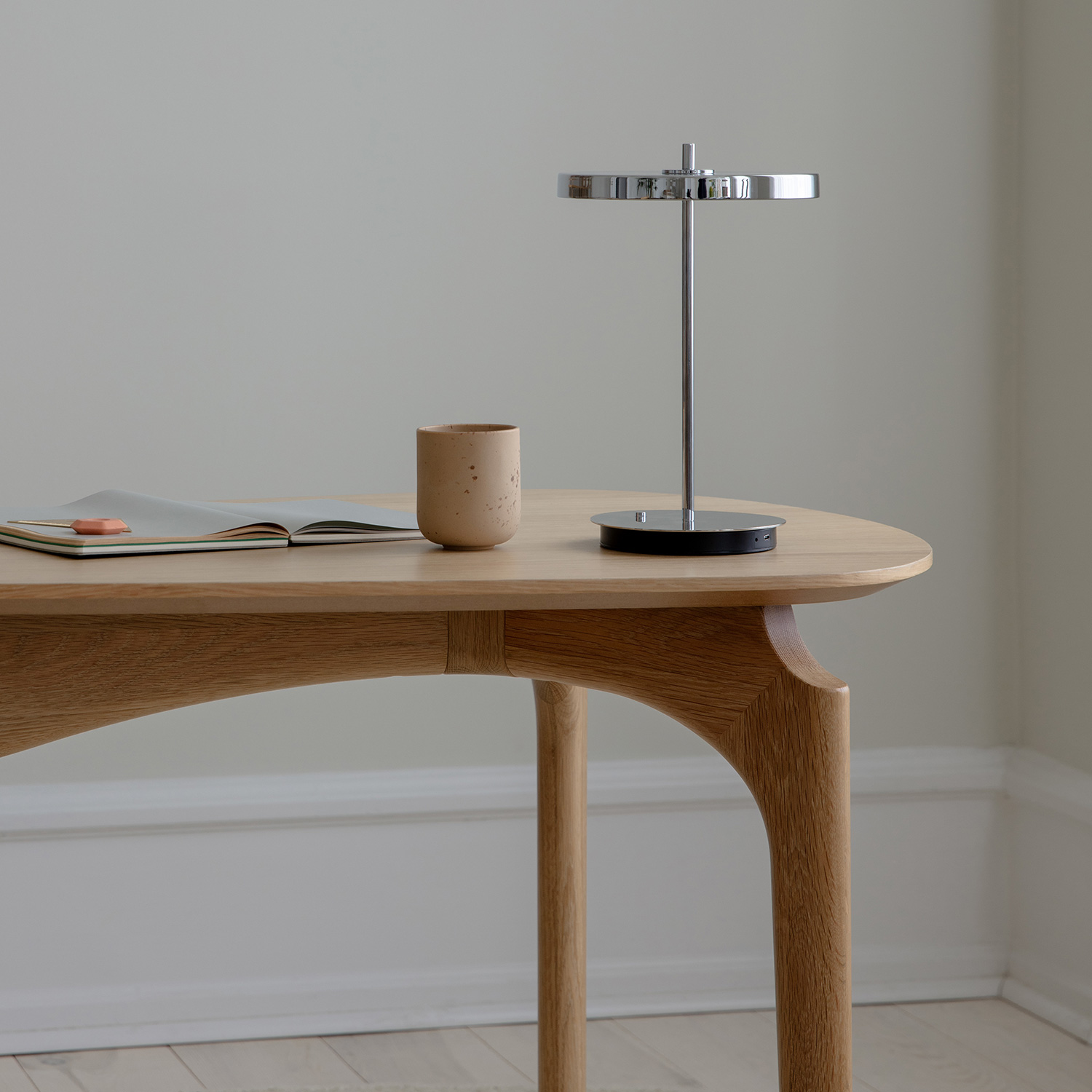 UMAGE tischleuchte asteria move polished steel 2499 100940