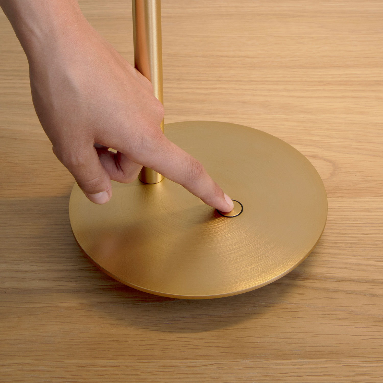 UMAGE Omni schreibtischlampe schalter 98254