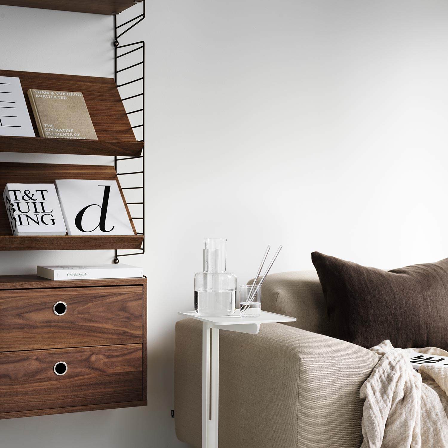 string regal livingroom 95057