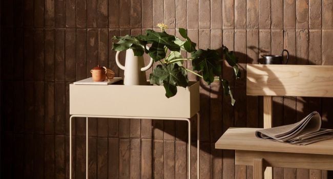 Ferm Living Tablett Marmortablett für Plant Box mit kleinem Topf darauf