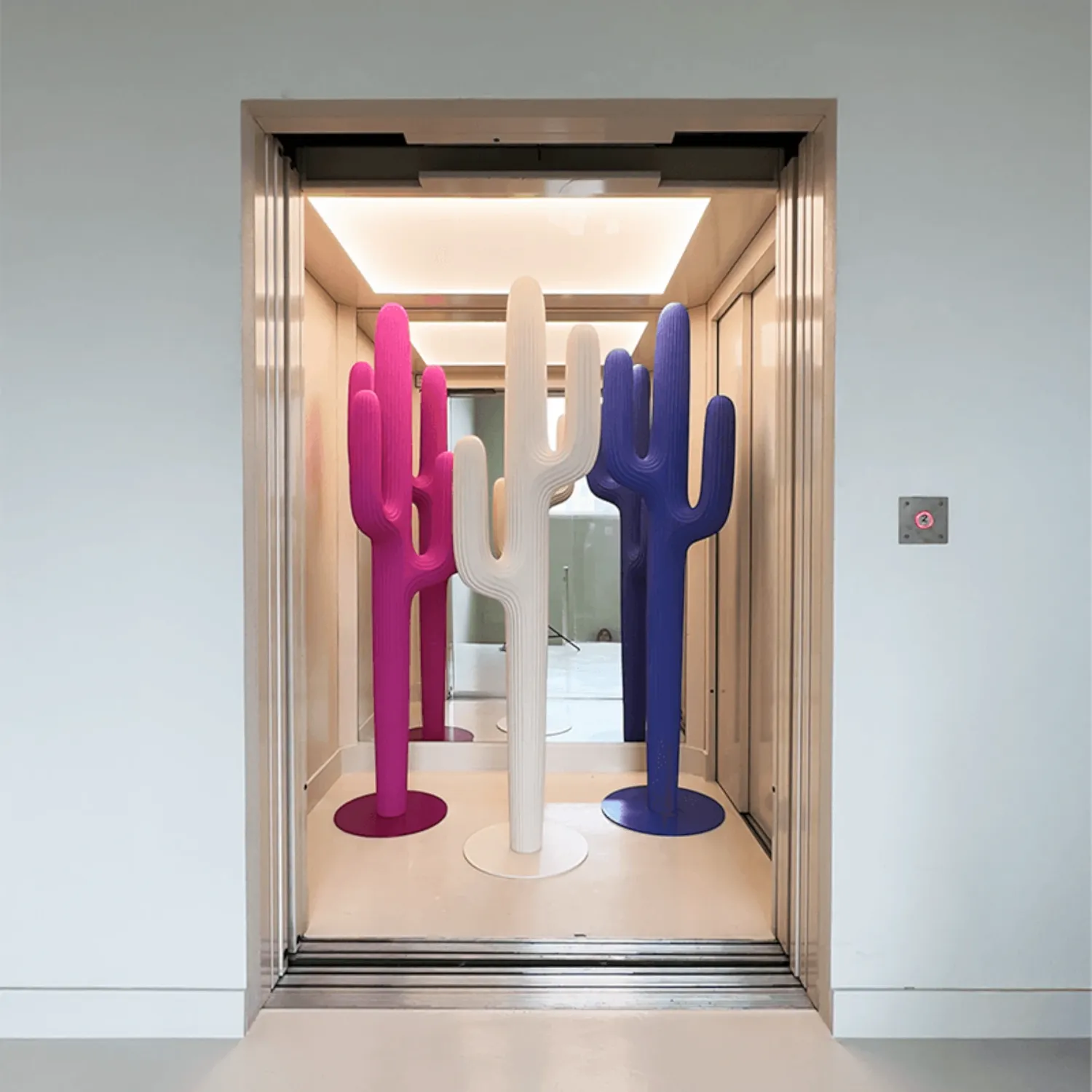 Qeeboo - Saguaro Kleiderständer blau violett