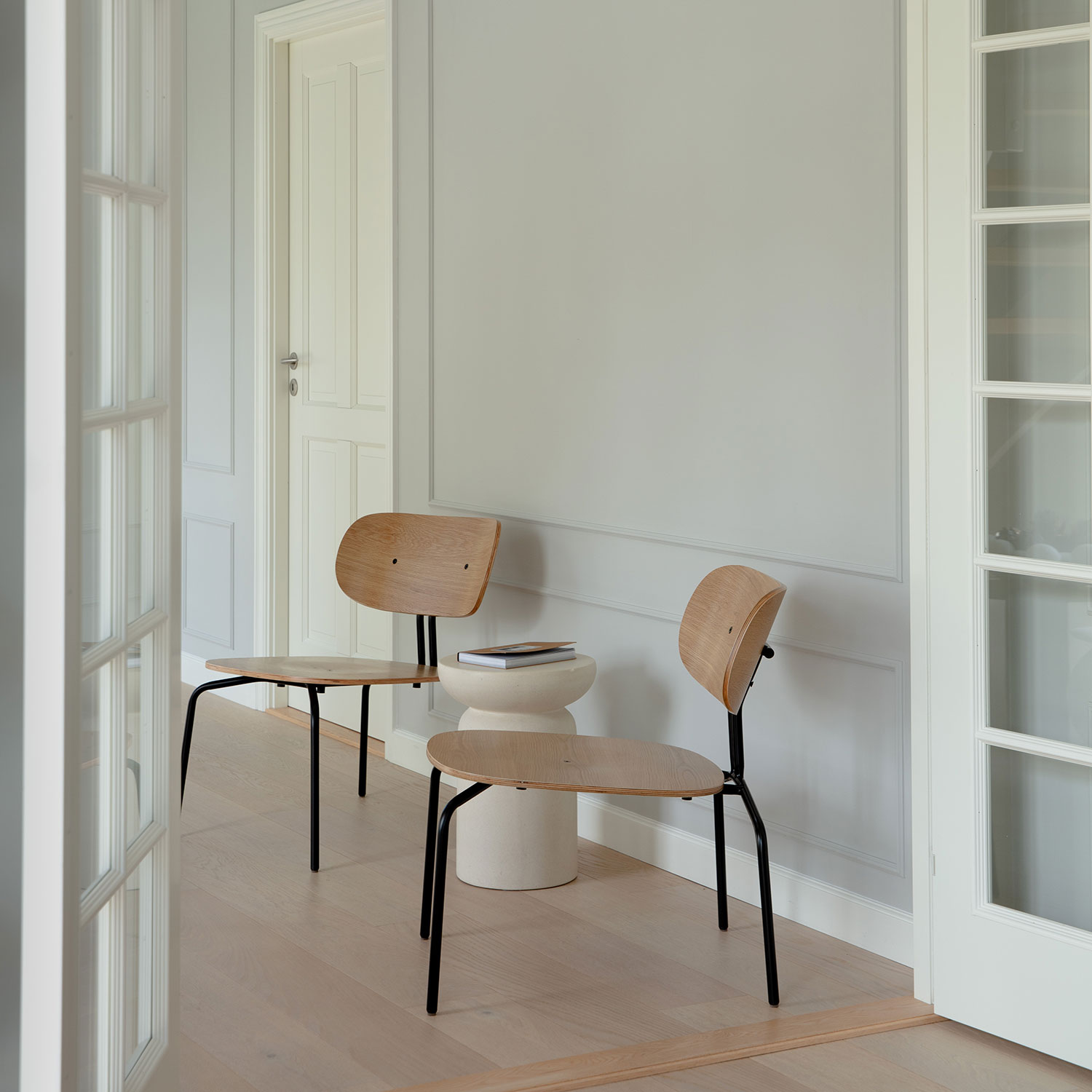 umage curios lounge chair eiche schwarz ohne kissen 106353