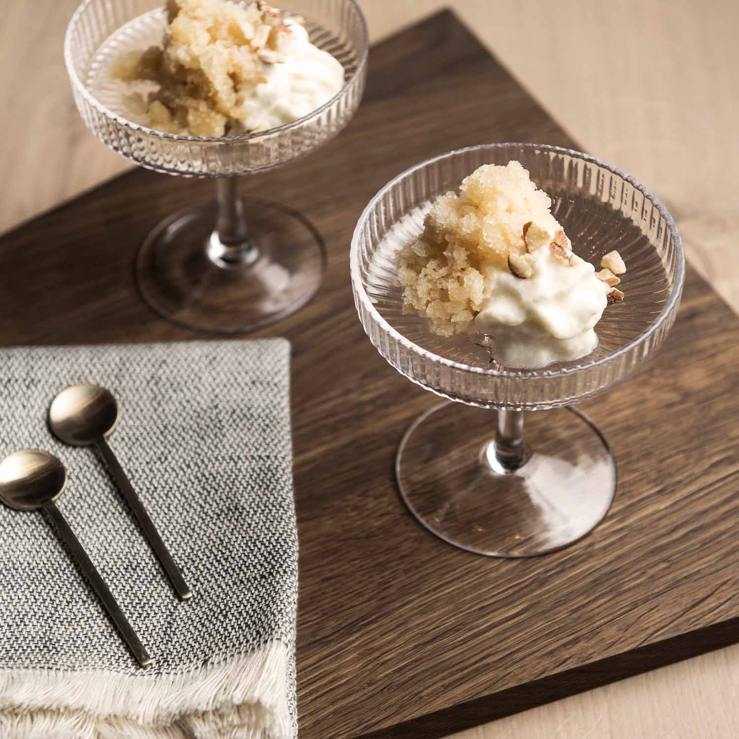 Eis in Champagnerschalen Ripple ferm Living