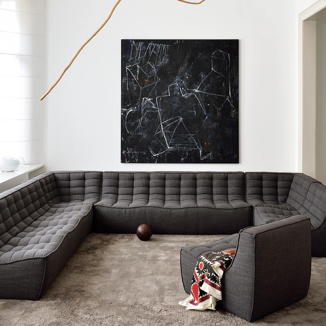 ethnicraft sofa dunkelgrau ambiente sofalandschaf rundt 84005