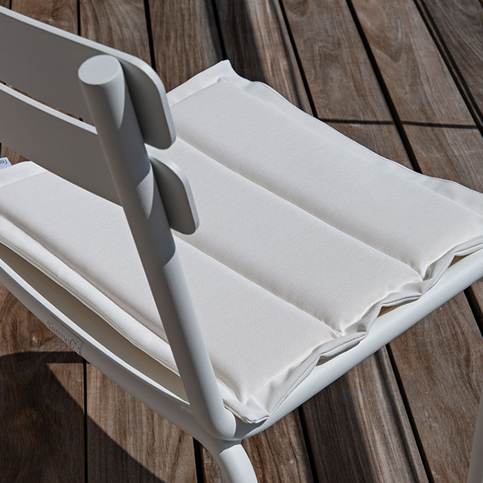 fermob sitzkissen 37x41 baumwollweiss mit stuhl 77670