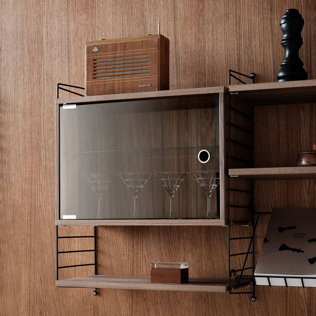 vitrinenschrank nussbaum string 99565