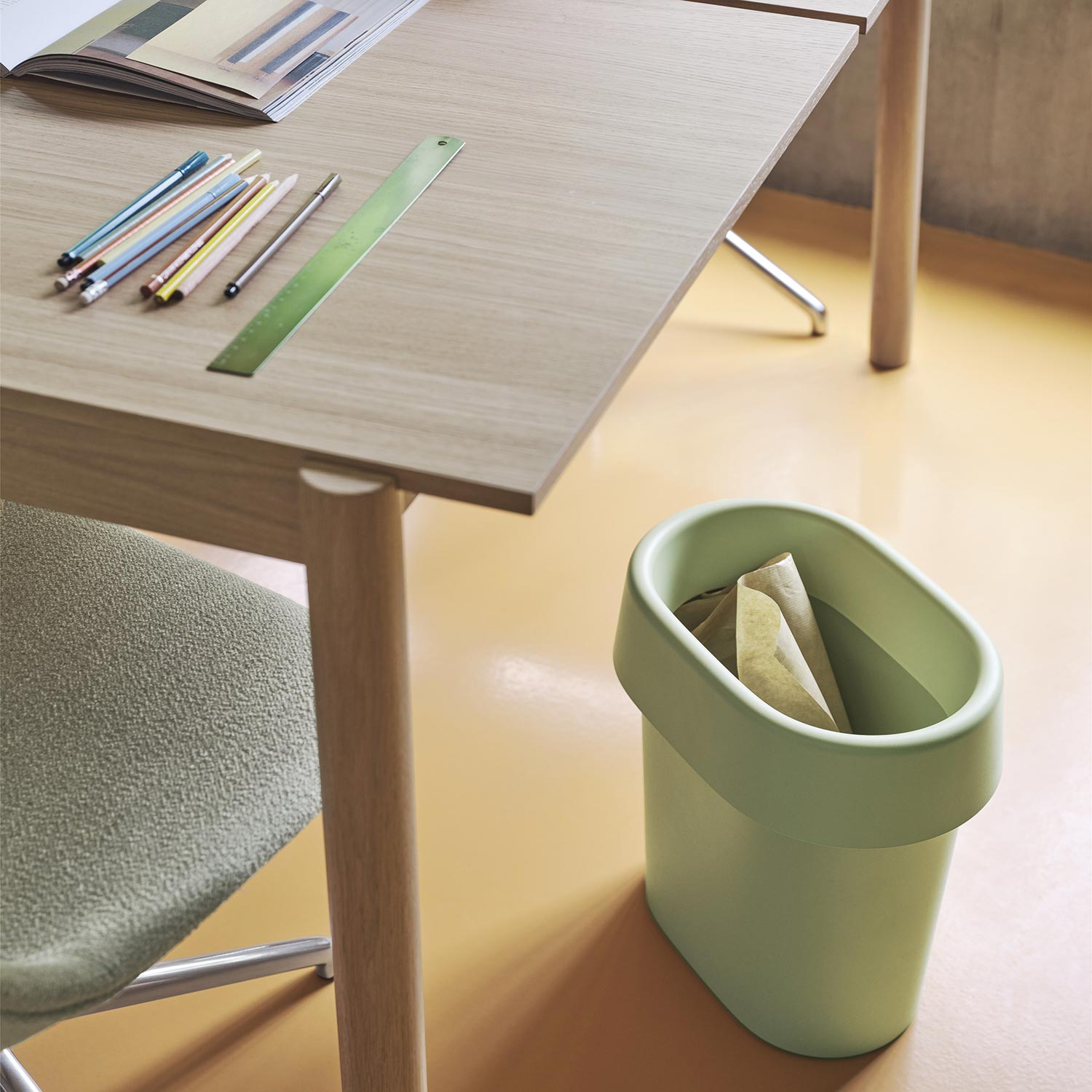 muuto reduce papierkorb light green schreibtisch 97278
