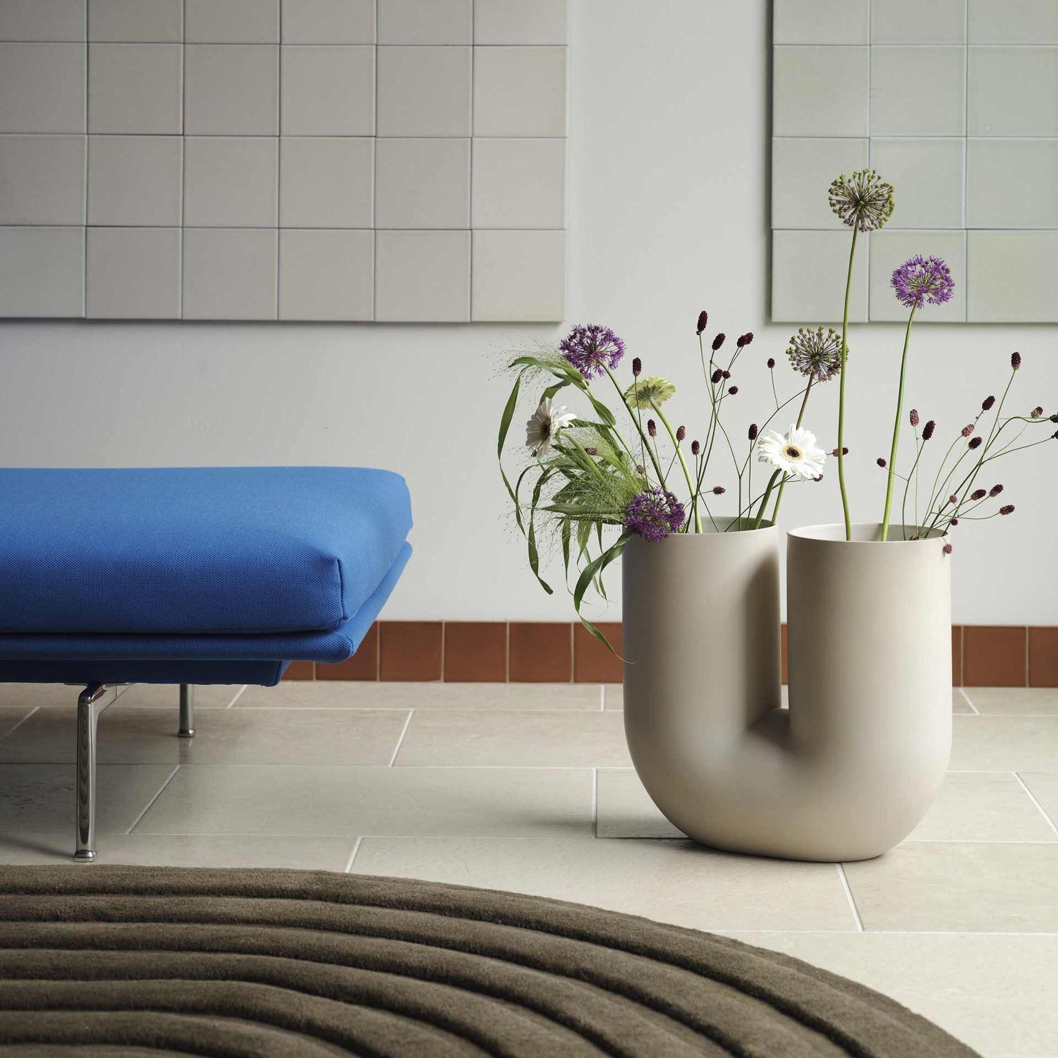 Muuto - Kink Vase 26 cm sand