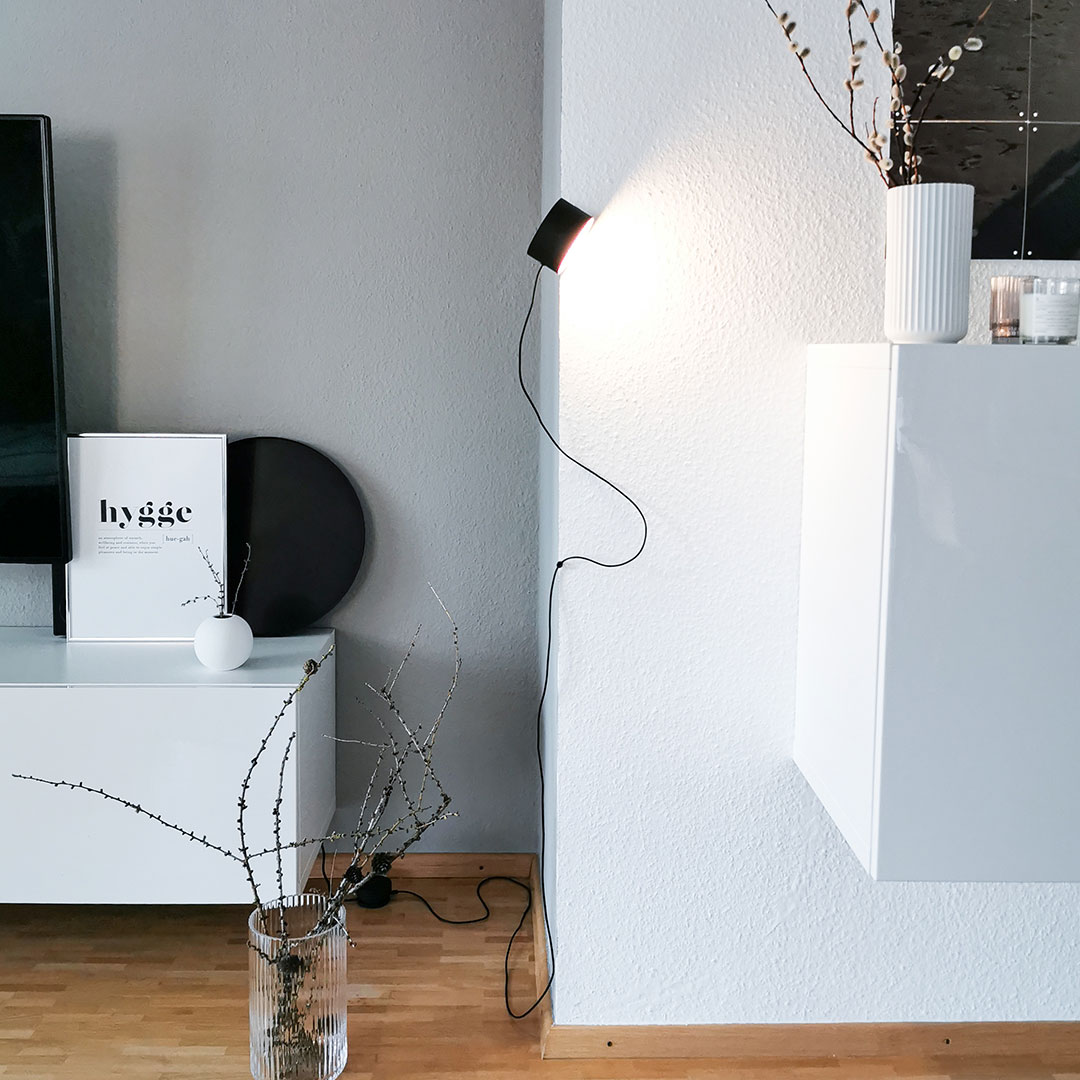 raum blick lyngby porzellan vase weiss muuto post wandleuchte wandlampe schwarz 51207