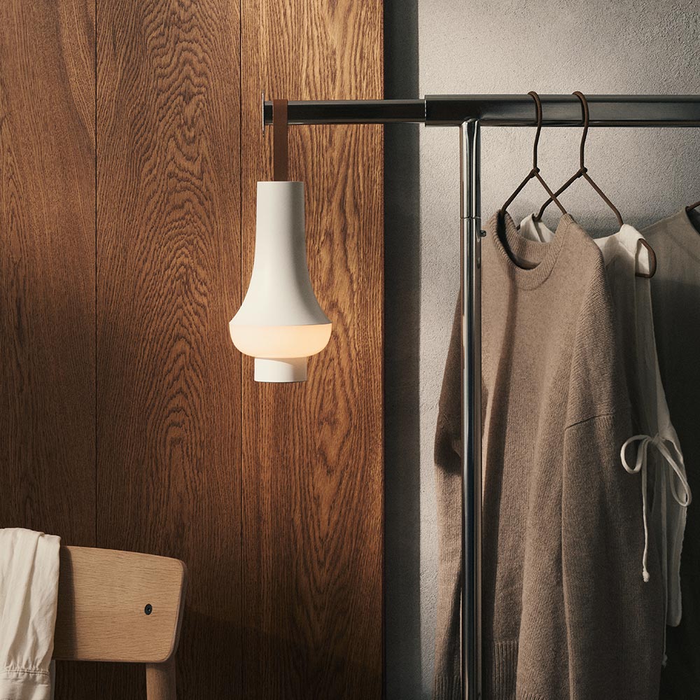 Louis Poulsen Tomoshi Portable weiss aufgehaengt 106309