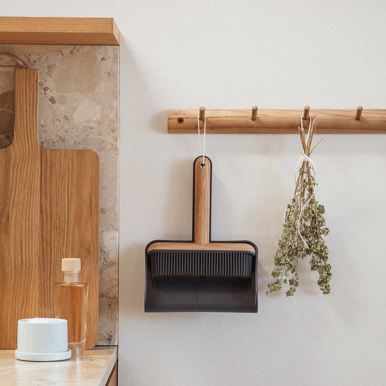 aufgehaengt kehrschaufel handfeger eva solo 85227