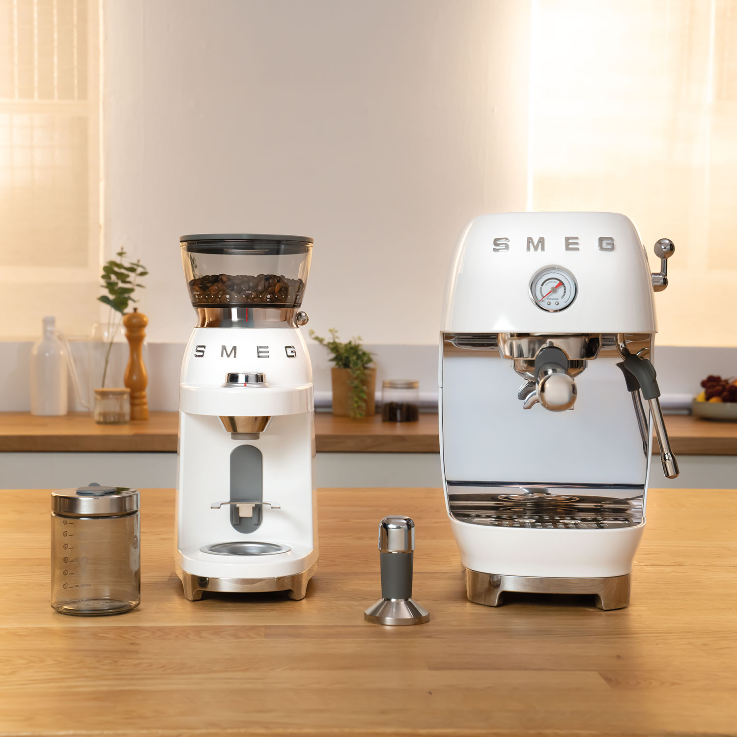 SMEG - Premium-Siebträger-Espressomaschine ECF03 schwarz