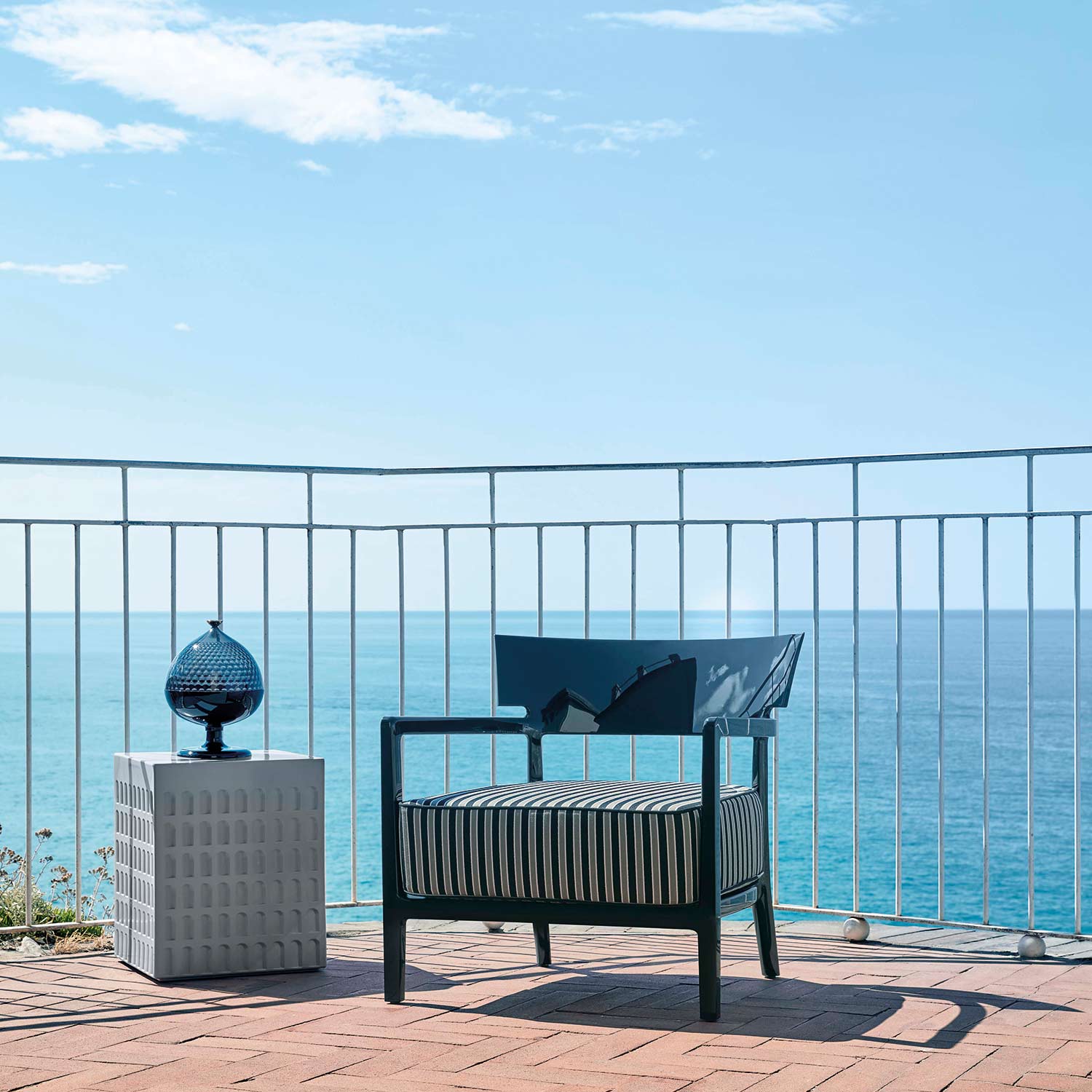 kartell pumo aufbewahrungsglas hellblau blau outdoor 83250