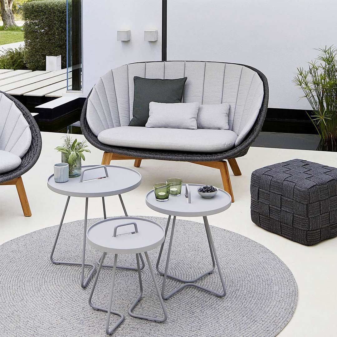 cane line peacock 2 sitz sofa beistelltisch 79413