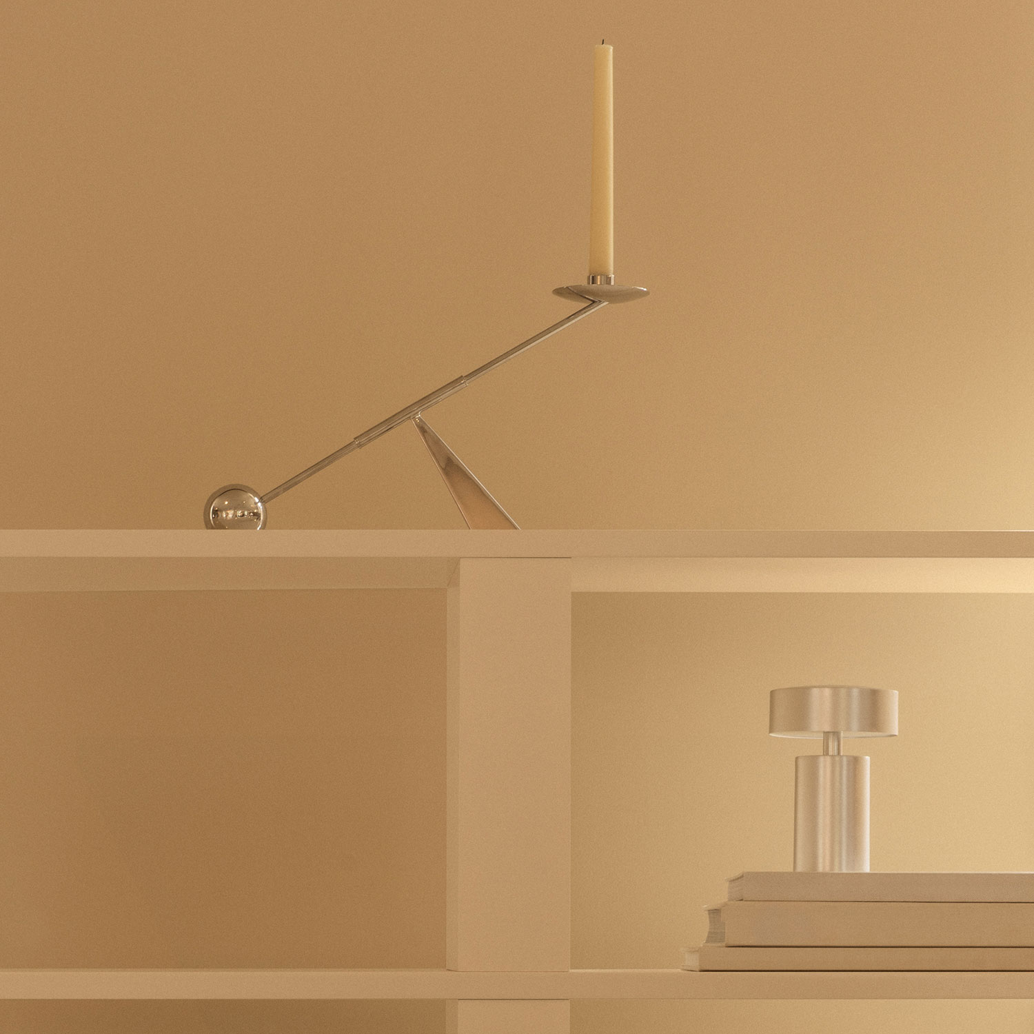 audo interconnect small stahl auf sideboard 105932