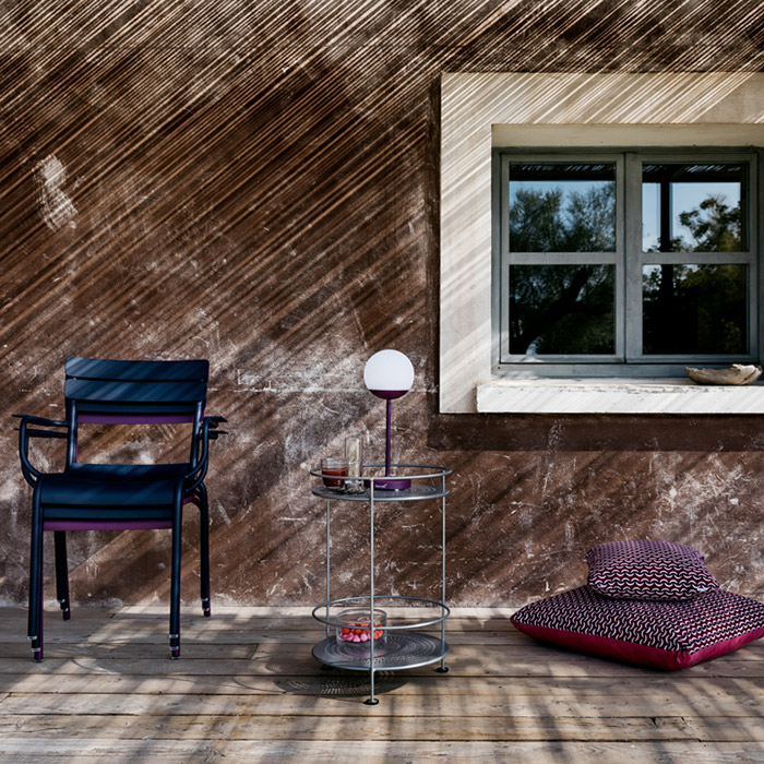 fermob guinguette tisch perfo vor huette 64692