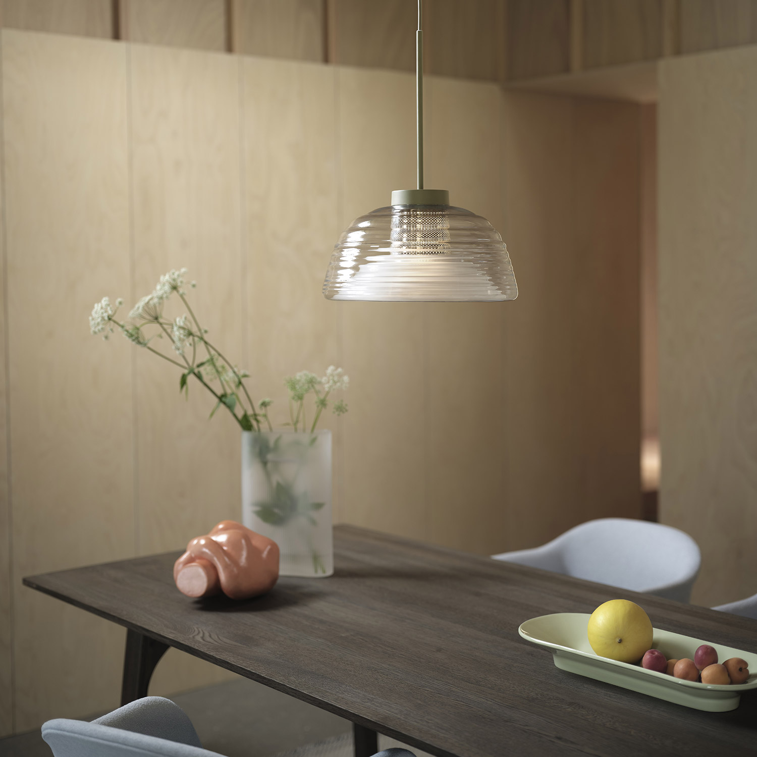 muuto Two layer haengelampe 37 olive 105393