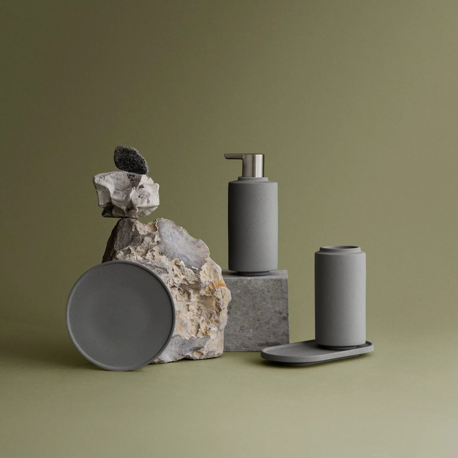 blomus CRETO Ablageschale micro chip 65497 mit gruenlichem Hintergrund 104897