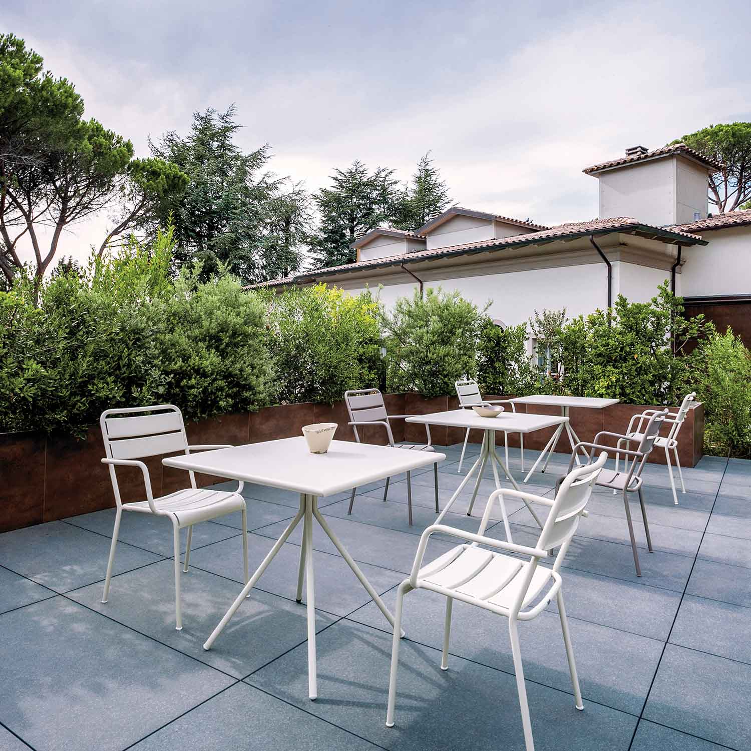 Vermobil - Twist Tisch 80x80 cm antikgrau